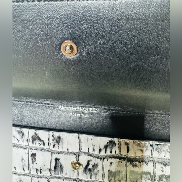 ❌SOLD❌RARE🔥 Alexander McQueen Crocodile Embossed Clutch - Picture 9 of 10